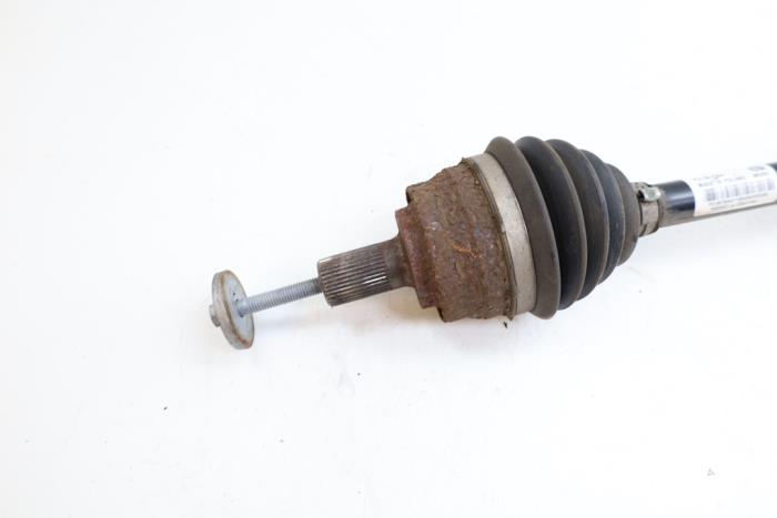 Aandrijfas links-voor van een Volvo V40 (MV) 2.0 T2 16V 2019