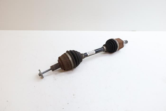 Aandrijfas links-voor van een Volvo V40 (MV) 2.0 T2 16V 2019