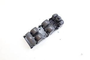 Gebruikte Raam schakelaar elektrisch Volvo V40 (MV) 2.0 T2 16V Prijs € 40,00 Margeregeling aangeboden door Auto Demontage Elferink B.V.