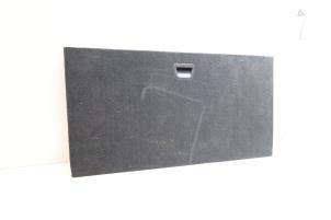 Gebruikte Vloerplaat bagageruimte Volvo V70 (SW) 2.4 D5 20V Prijs € 50,00 Margeregeling aangeboden door Auto Demontage Elferink B.V.