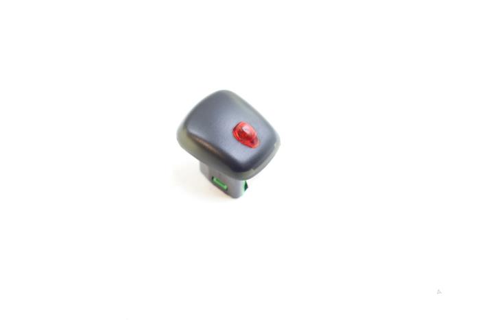 Gebruikte Sensor (overige) Volvo V70 (SW) 2.4 D5 20V Prijs € 25,00 Margeregeling aangeboden door Auto Demontage Elferink B.V.