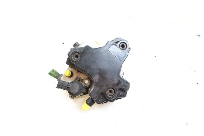 Gebruikte Dieselpomp Volvo V70 (SW) 2.4 D5 20V Prijs € 125,00 Margeregeling aangeboden door Auto Demontage Elferink B.V.