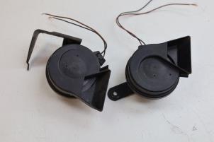 Gebruikte Claxon Saab 9-3 II Sport Sedan (YS3F) 1.8t 16V Prijs € 40,00 Margeregeling aangeboden door Auto Demontage Elferink B.V.