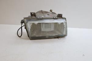 Gebruikte Koplamp rechts Saab 900 I 2.1 i 16V Prijs € 40,00 Margeregeling aangeboden door Auto Demontage Elferink B.V.