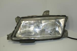 Gebruikte Koplamp links Saab 9-5 (YS3E) 2.0t 16V Prijs € 40,00 Margeregeling aangeboden door Auto Demontage Elferink B.V.