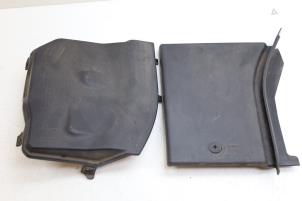 Gebruikte Accu afdekkap Volvo V70 (BW) 2.0 D4 16V Prijs € 40,00 Margeregeling aangeboden door Auto Demontage Elferink B.V.