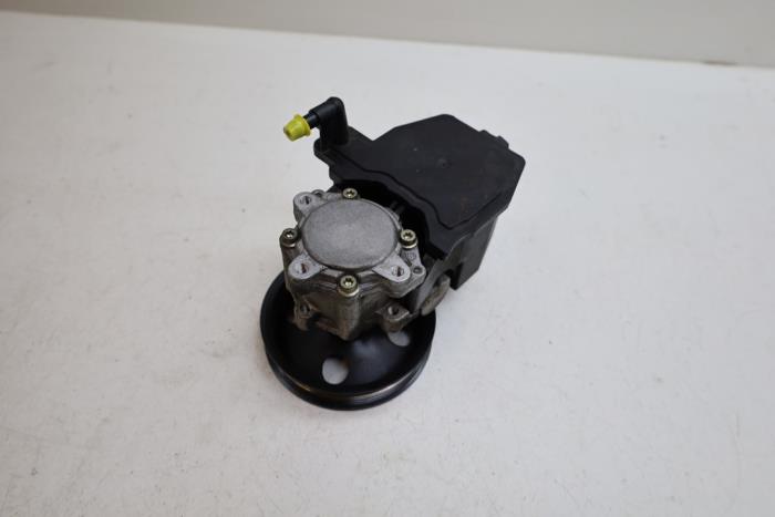Gebruikte Servopomp Mercedes C (W203) 2.0 C-200K 16V Prijs € 75,00 Margeregeling aangeboden door Auto Demontage Elferink B.V.