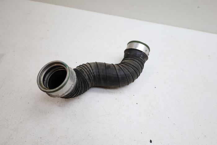 Gebruikte Intercooler Slang Mercedes C (W203) 2.0 C-200K 16V Prijs € 35,00 Margeregeling aangeboden door Auto Demontage Elferink B.V.