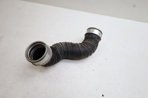 Gebruikte Intercooler Slang Mercedes C (W203) 2.0 C-200K 16V Prijs € 35,00 Margeregeling aangeboden door Auto Demontage Elferink B.V.