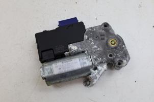 Gebruikte Schuifdak Motor Saab 9-5 Estate (YS3E) 2.3 Turbo 16V Aero Prijs € 75,00 Margeregeling aangeboden door Auto Demontage Elferink B.V.