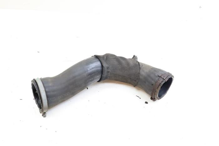 Gebruikte Intercooler Slang Volvo XC70 (BZ) 2.4 D5 20V AWD Prijs € 65,00 Margeregeling aangeboden door Auto Demontage Elferink B.V.