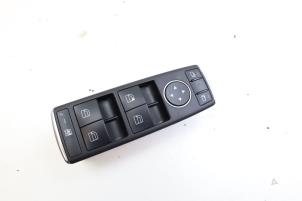 Gebruikte Elektrisch Raam Schakelaar Mercedes C (W204) 1.8 C-180 CGI 16V Prijs € 45,00 Margeregeling aangeboden door Auto Demontage Elferink B.V.
