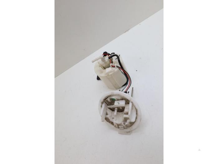 Gebruikte Tank element Pomp Mercedes C (W204) 1.8 C-180 CGI 16V Prijs € 65,00 Margeregeling aangeboden door Auto Demontage Elferink B.V.