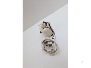 Gebruikte Tank element Pomp Mercedes C (W204) 1.8 C-180 CGI 16V Prijs € 65,00 Margeregeling aangeboden door Auto Demontage Elferink B.V.