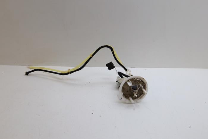 Gebruikte Tank element Pomp Mercedes C (W204) 1.8 C-180 CGI 16V Prijs € 85,00 Margeregeling aangeboden door Auto Demontage Elferink B.V.
