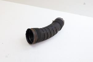 Gebruikte Luchtinlaat slang Volvo XC70 (BZ) 2.4 D5 20V AWD Prijs € 25,00 Margeregeling aangeboden door Auto Demontage Elferink B.V.