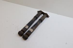 Gebruikte Schokdemper set Volvo XC70 (BZ) 2.4 D5 20V AWD Prijs € 50,00 Margeregeling aangeboden door Auto Demontage Elferink B.V.