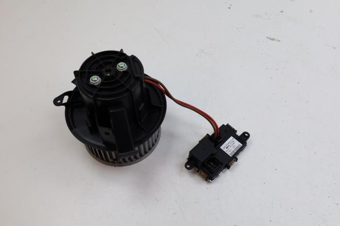 Kachel Ventilatiemotor van een Mercedes-Benz C (W204) 1.8 C-180 CGI 16V 2011