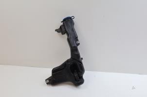 Gebruikte Ruitensproeiertank voor Mercedes C (W204) 1.8 C-180 CGI 16V Prijs € 35,00 Margeregeling aangeboden door Auto Demontage Elferink B.V.