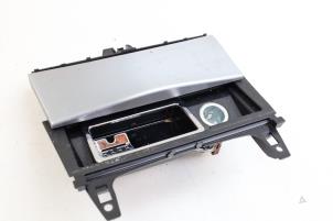 Gebruikte Asbak voor Mercedes C (W204) 1.8 C-180 CGI 16V Prijs € 40,00 Margeregeling aangeboden door Auto Demontage Elferink B.V.