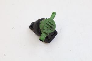 Gebruikte Evap klep Mercedes C (W204) 1.8 C-180 CGI 16V Prijs € 25,00 Margeregeling aangeboden door Auto Demontage Elferink B.V.