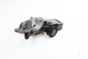 Gebruikte Dynamosteun onder Saab 9-5 Estate (YS3E) 2.3 Turbo 16V Aero TS Prijs € 35,00 Margeregeling aangeboden door Auto Demontage Elferink B.V.