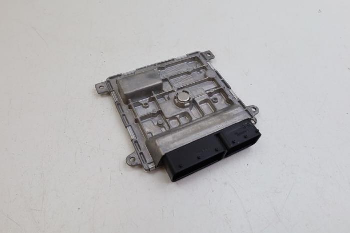 Gebruikte Computer Motormanagement Mercedes A Limousine (177.1) 1.3 A-250 e Turbo 16V Prijs € 200,00 Margeregeling aangeboden door Auto Demontage Elferink B.V.