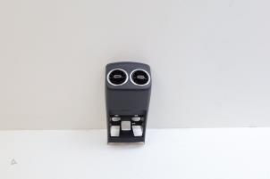 Gebruikte Luchtrooster achter Mercedes A Limousine (177.1) 1.3 A-250 e Turbo 16V Prijs € 60,00 Margeregeling aangeboden door Auto Demontage Elferink B.V.