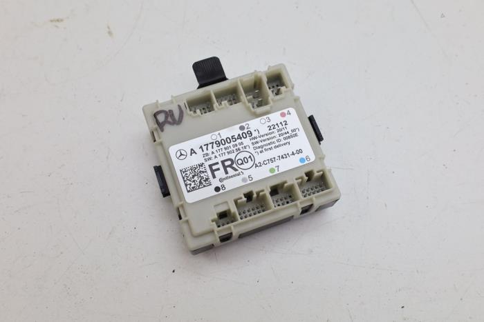 Gebruikte Module Centrale Deurvergrendeling Mercedes A Limousine (177.1) 1.3 A-250 e Turbo 16V Prijs € 35,00 Margeregeling aangeboden door Auto Demontage Elferink B.V.