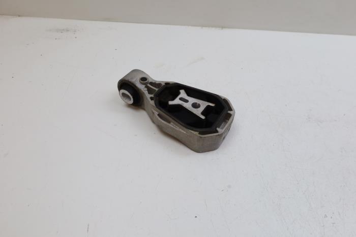 Gebruikte Motorrubber Mercedes A Limousine (177.1) 1.3 A-250 e Turbo 16V Prijs € 35,00 Margeregeling aangeboden door Auto Demontage Elferink B.V.
