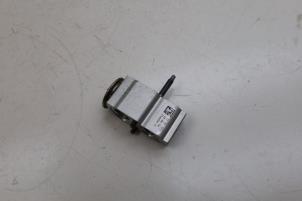 Gebruikte Expansieklep airco Mercedes A Limousine (177.1) 1.3 A-250 e Turbo 16V Prijs € 30,00 Margeregeling aangeboden door Auto Demontage Elferink B.V.