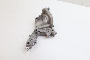 Gebruikte Motorsteun Mercedes A Limousine (177.1) 1.3 A-250 e Turbo 16V Prijs € 35,00 Margeregeling aangeboden door Auto Demontage Elferink B.V.