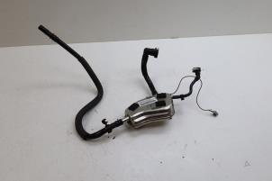 Gebruikte Brandstofkoeler Mercedes A Limousine (177.1) 1.3 A-250 e Turbo 16V Prijs € 100,00 Margeregeling aangeboden door Auto Demontage Elferink B.V.