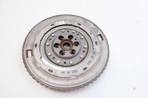 Gebruikte Vliegwiel Mercedes A Limousine (177.1) 1.3 A-250 e Turbo 16V Prijs € 250,00 Margeregeling aangeboden door Auto Demontage Elferink B.V.