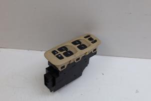 Gebruikte Schakelaar Elektrisch Raam Volvo V70 (SW) 2.4 20V 170 Prijs € 50,00 Margeregeling aangeboden door Auto Demontage Elferink B.V.