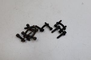 Gebruikte Bouten set Volvo S90 II 2.0 D5 Polestar 16V AWD Prijs € 25,00 Margeregeling aangeboden door Auto Demontage Elferink B.V.