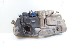 Gebruikte Tank Volvo S90 II 2.0 D5 Polestar 16V AWD Prijs € 125,00 Margeregeling aangeboden door Auto Demontage Elferink B.V.