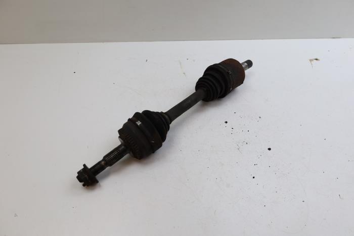 Gebruikte Aandrijfas links-voor Volvo 850 2.5i GLE 10V Prijs € 75,00 Margeregeling aangeboden door Auto Demontage Elferink B.V.