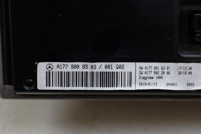 Head-up display van een Mercedes-AMG A-Klasse AMG (177.0) 2.0 A-35 AMG Turbo 16V 4Matic 2019