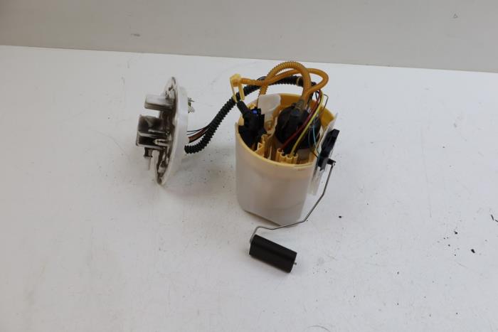 Gebruikte Tank element Pomp Mercedes A-Klasse AMG (177.0) 2.0 A-35 AMG Turbo 16V 4Matic Prijs € 75,00 Margeregeling aangeboden door Auto Demontage Elferink B.V.