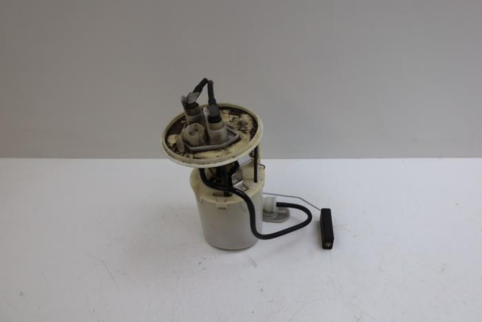 Gebruikte Tank element Pomp Saab 9-5 Estate (YS3E) 2.0t 16V Prijs € 50,00 Margeregeling aangeboden door Auto Demontage Elferink B.V.