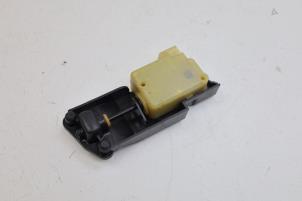 Gebruikte Motor Centrale Deurvergrendeling Volvo V70 (SW) 2.4 20V 140 Prijs € 40,00 Margeregeling aangeboden door Auto Demontage Elferink B.V.