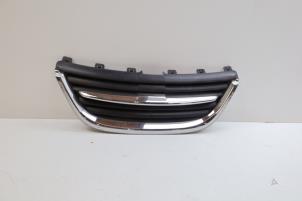 Gebruikte Grille Saab 9-5 Estate (YS3E) 2.0t 16V Prijs € 90,00 Margeregeling aangeboden door Auto Demontage Elferink B.V.