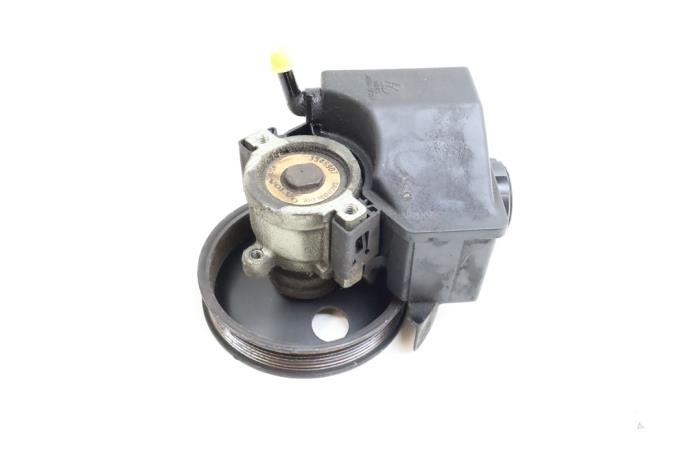 Gebruikte Servopomp Volvo 850 Estate 2.5i 10V Prijs € 100,00 Margeregeling aangeboden door Auto Demontage Elferink B.V.