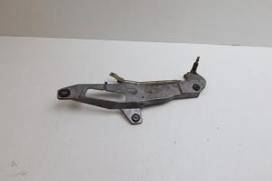 Gebruikte Ruitenwis Mechaniek Volvo V70 (GW/LW/LZ) 2.5 10V Prijs € 50,00 Margeregeling aangeboden door Auto Demontage Elferink B.V.