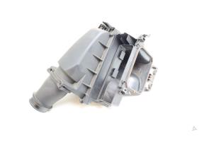 Gebruikte Luchtfilterhuis Mercedes B (W246) 1.6 B-200 BlueEFFICIENCY Turbo 16V Prijs € 50,00 Margeregeling aangeboden door Auto Demontage Elferink B.V.