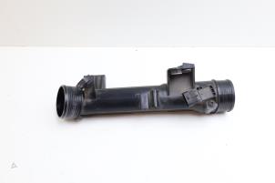 Gebruikte Intercooler Buis Volvo XC40 (XZ) 2.0 T4 Geartronic 16V Prijs € 65,00 Margeregeling aangeboden door Auto Demontage Elferink B.V.