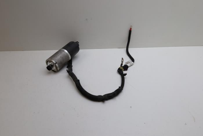 Gebruikte Stuurpomp Volvo XC40 (XZ) 2.0 T4 Geartronic 16V Prijs € 125,00 Margeregeling aangeboden door Auto Demontage Elferink B.V.