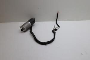 Gebruikte Stuurpomp Volvo XC40 (XZ) 2.0 T4 Geartronic 16V Prijs € 125,00 Margeregeling aangeboden door Auto Demontage Elferink B.V.