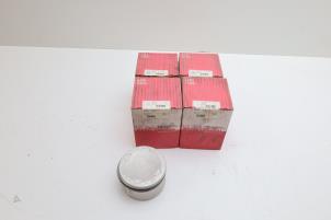 Gebruikte Zuiger Saab 9-3 I (YS3D) 2.3 S,SE 16V Prijs € 250,00 Margeregeling aangeboden door Auto Demontage Elferink B.V.